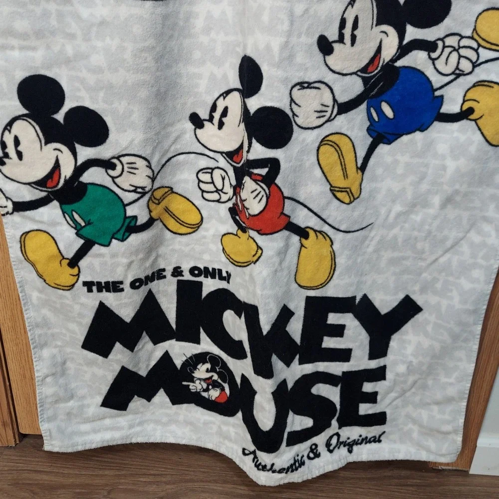 Disney Parks Mickey Mouse Beach Towel Authentic Original 100% Cotton White Large